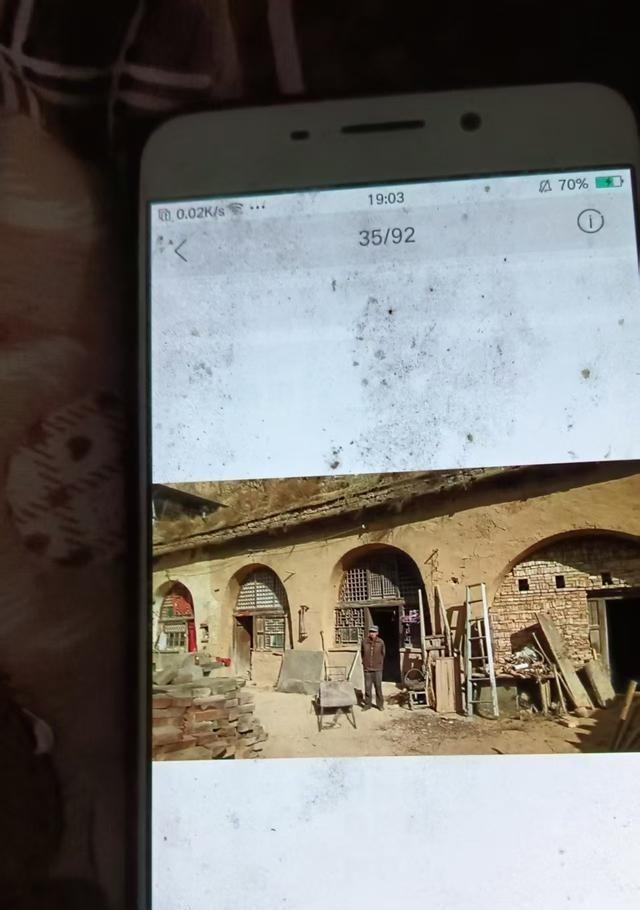 当年不听劝远嫁陕北，现在身体垮了，但看着孩子出息又觉得值了。高考落榜脑子一热