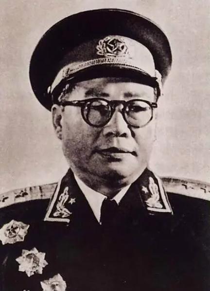 1948年，东北野战军后勤部成立，由钟赤兵担任部长兼政委，后面还有两位部长，第二