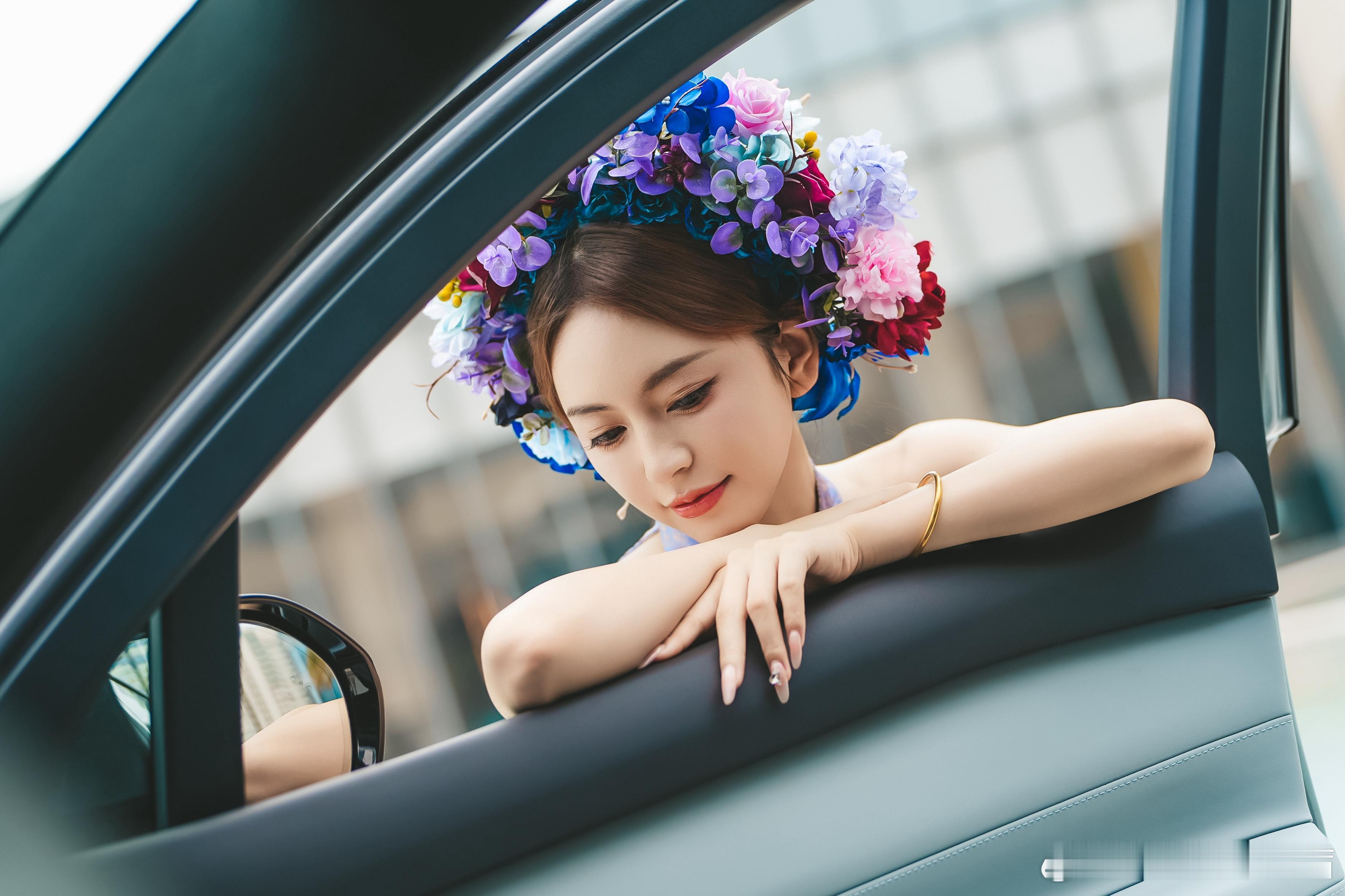 第一张是不是很优雅背后实际上是图二图三这样的怪我长太高[大笑]欧尼茜茜蔚来全新e