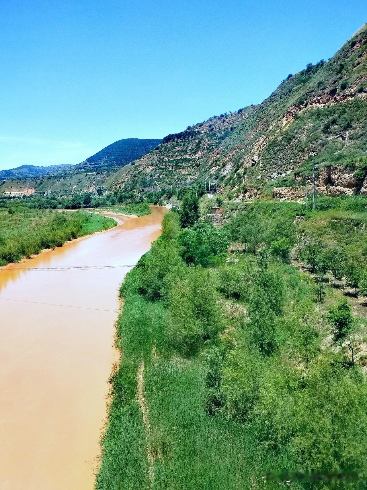 旅行日记西北旅行乘车随拍乘车随拍夏日山河美景夏日山河美景