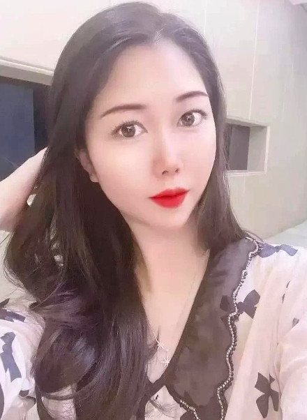 男女之间只要有了性的关系，一般很难断掉的[捂脸哭]，即使断了，重逢后还会死灰复燃