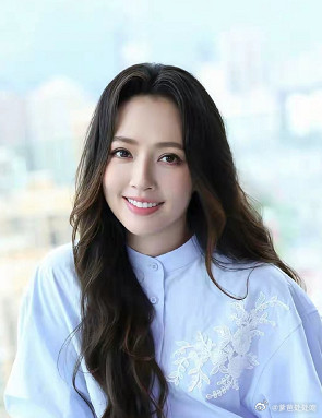 一向低调的郭碧婷，突然冲上了热搜。原因是向太爆料，郭碧婷生二胎时十分惊险，可是郭