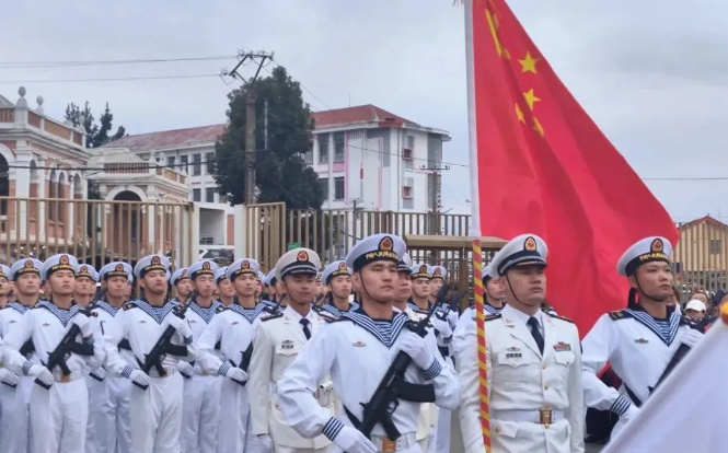 中国人民解放军驻吉布提保障基地分队参加马达加斯加独立和建军65周年阅兵活动中国
