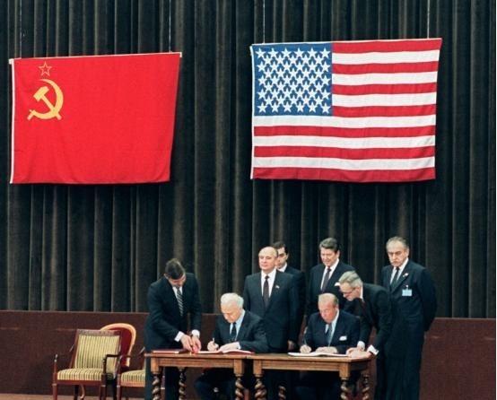 为什么中国开始对美国步步紧逼，因为我们看透了苏联解体的本质，而现在，我们正在让美