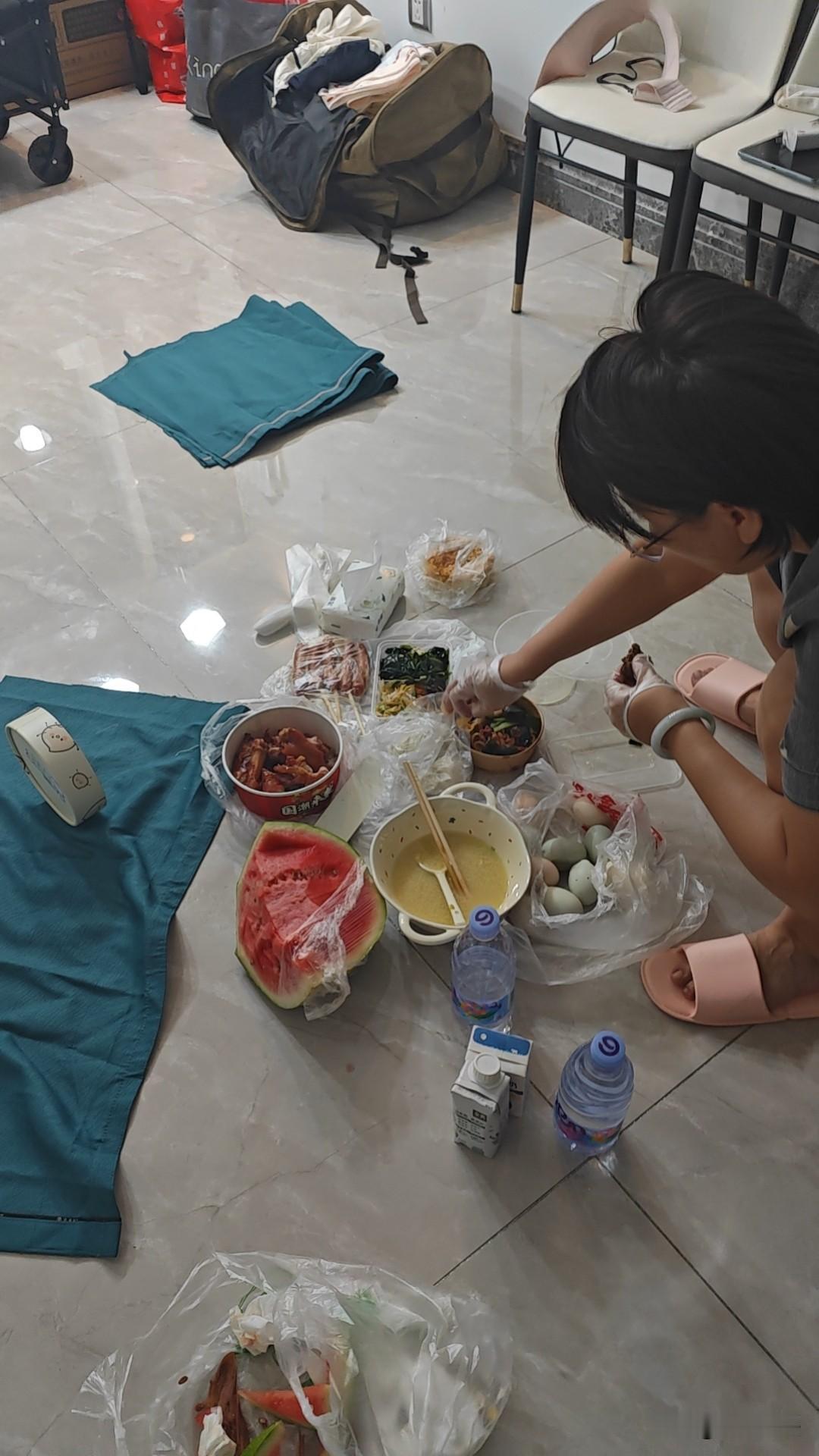 小女儿考到大连医院规培，给女儿在医院附近租了个房子，房租每月2200，一年26