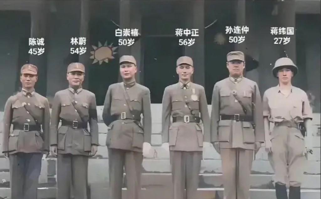1943年，蒋校长和一众国军精英的合影，里面除了桂系的白崇禧，还有心腹陈诚，以及