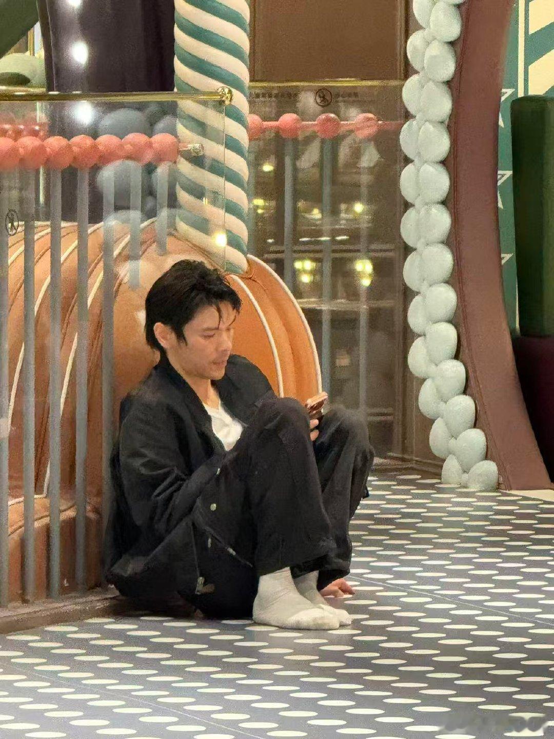 偶遇郭碧婷向佐带娃偶遇郭碧婷向佐带娃