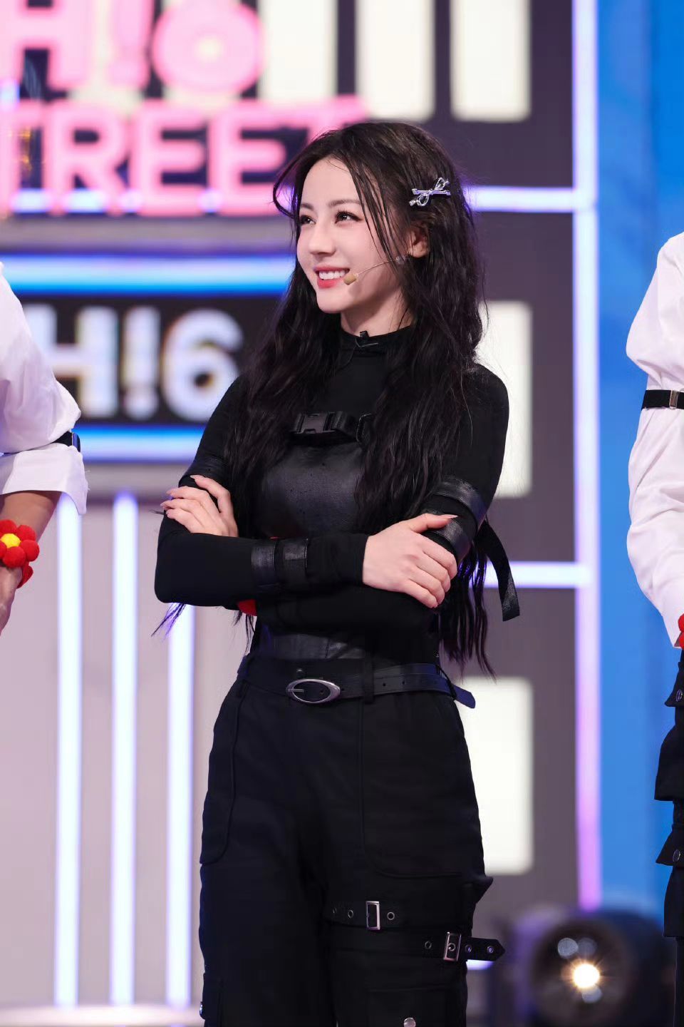 迪丽热巴黑色工装造型