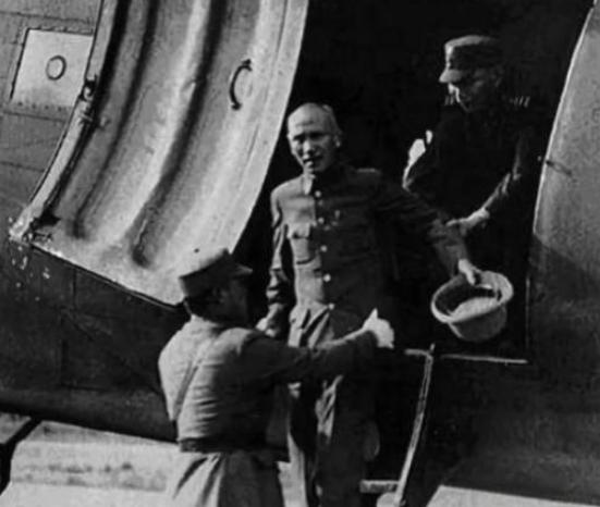 1947年，蒋介石来到延安，问一过路农民：你可见过毛主席？谁想到，老农民的一番话