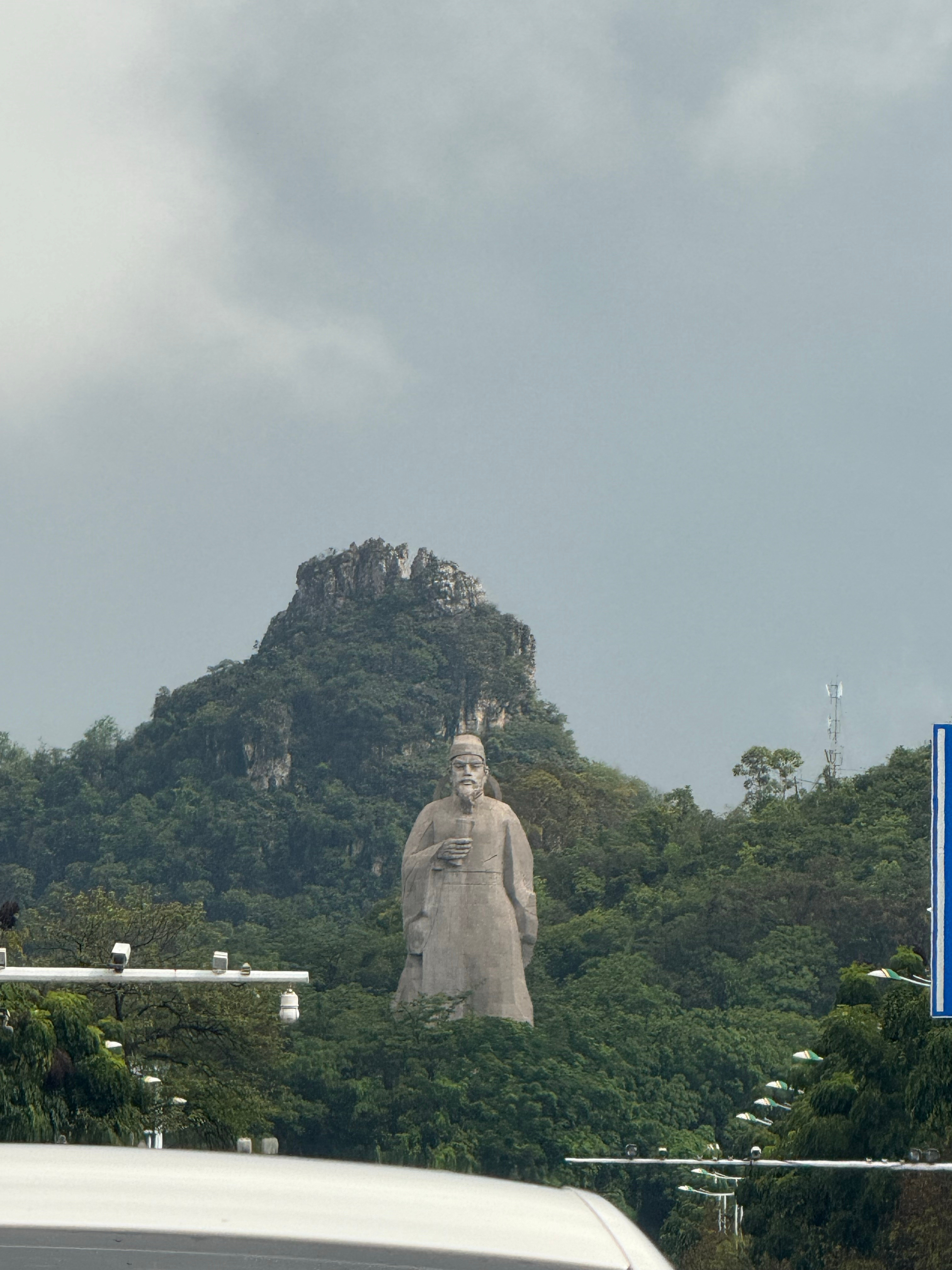 唐宋八大家，柳宗元的雕像出生在我的家乡山西运城，又称柳河东后来被贬到了柳州，又名