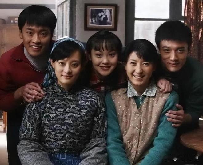 看来孙俪早就看透了闫学晶的为人。闫学晶在采访中曾控诉，拍完《小姨多鹤》后，孙