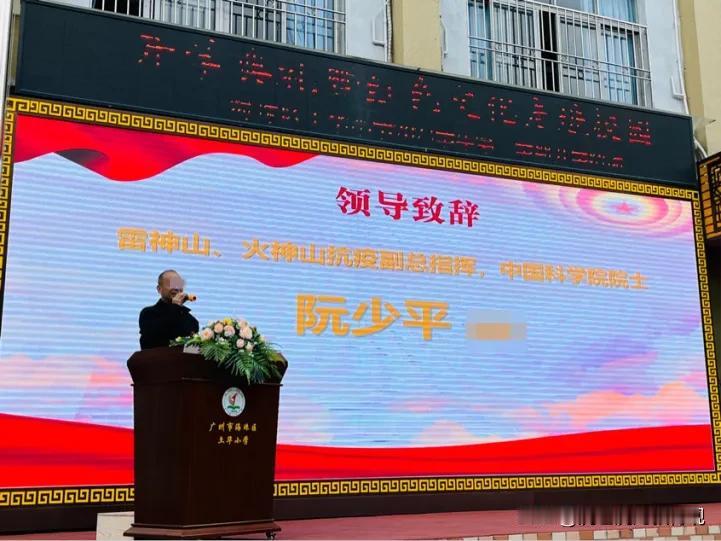 阮少平这出戏，演得够久。顶着