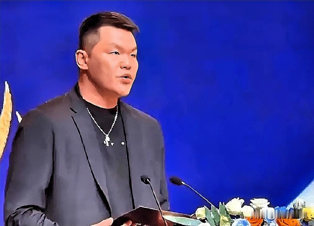 脸都被打肿了！朱芳雨赛季前曾表示：球队休赛期的动作就是为了冲击第12冠CBA