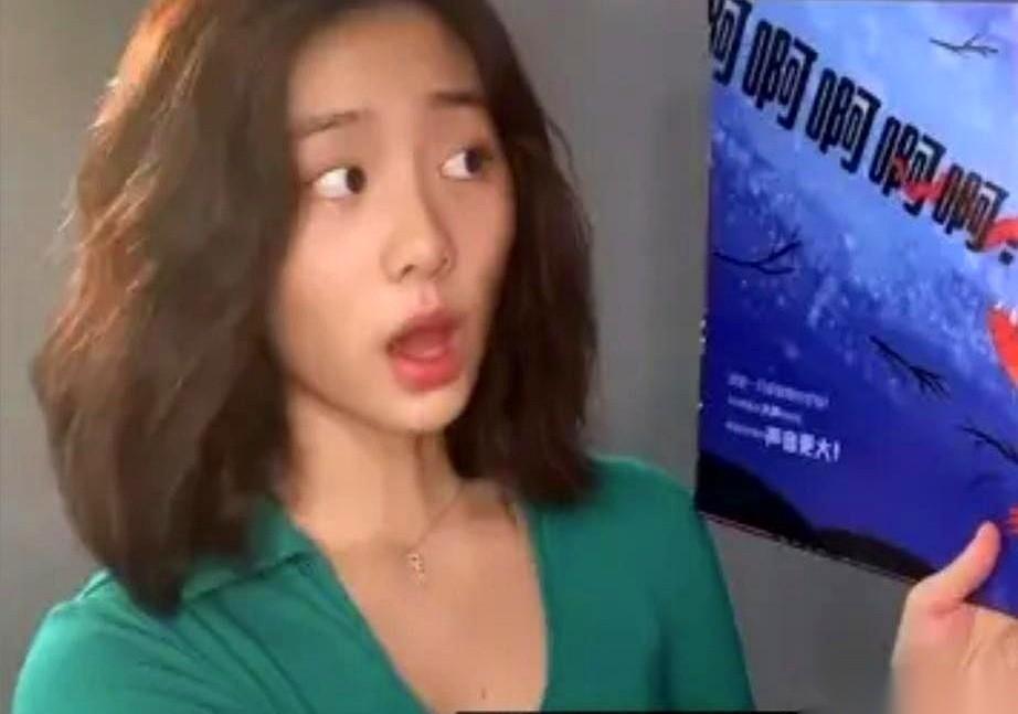 明星、官员和企业家的子女，成批地被送去国外上学。国内最好的清北复交，录取名单里