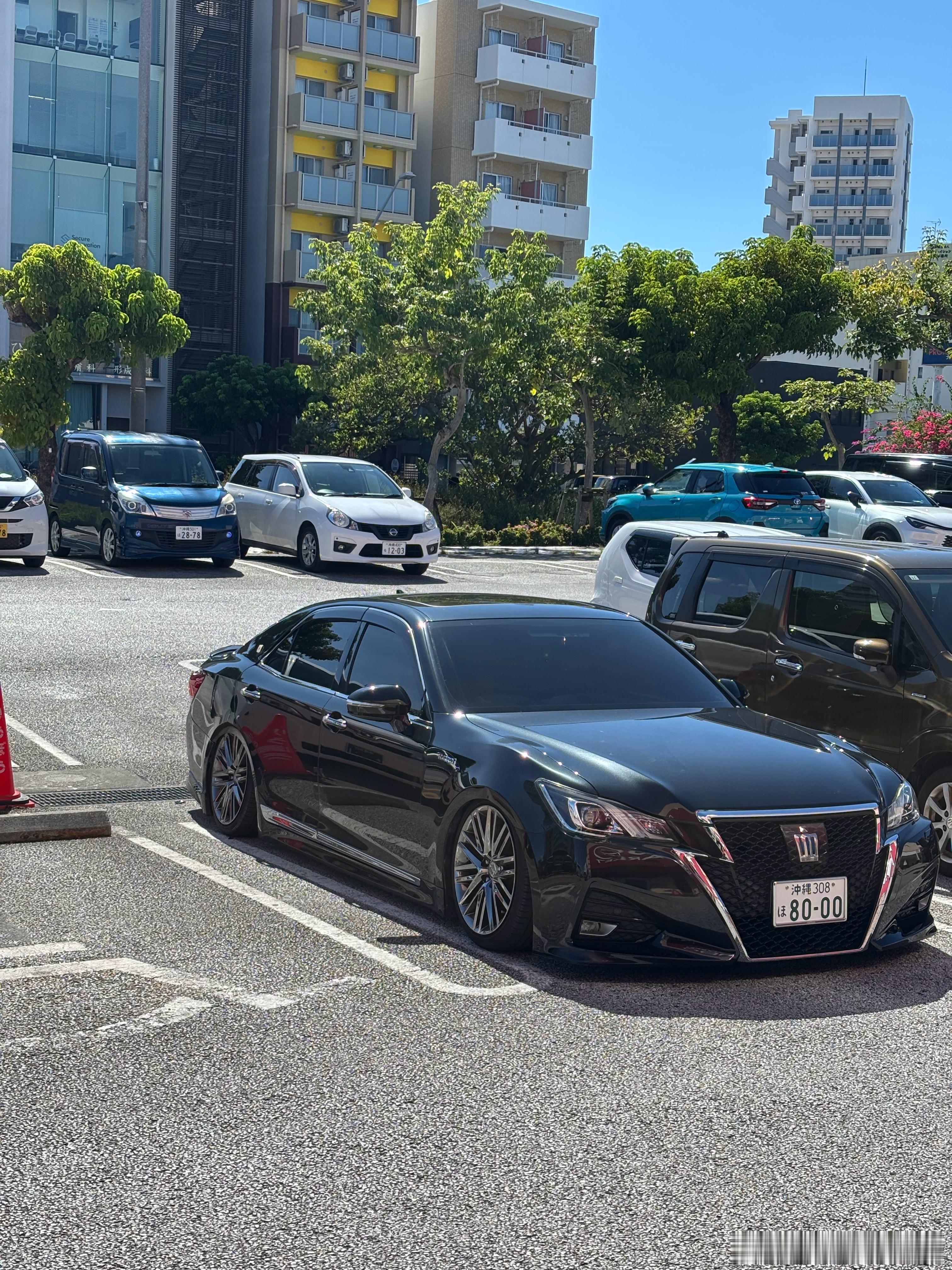 日本人真的很爱爆改皇冠，姿态太对味了。​​​