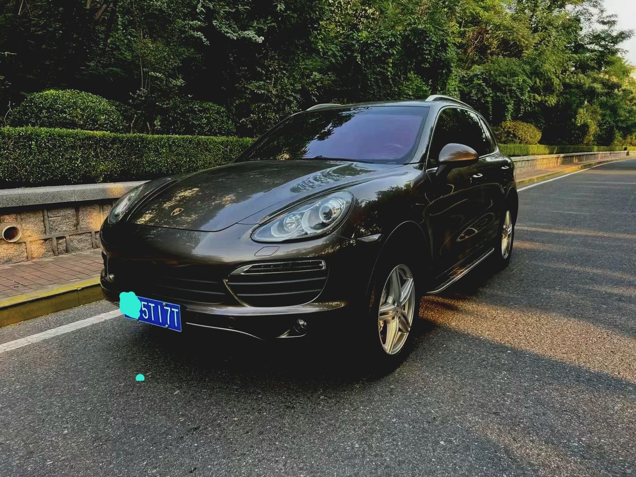 保时捷的二手车，我不知道有没有朋友真正的去直营这个东西。这是我那台保时捷，我玩了