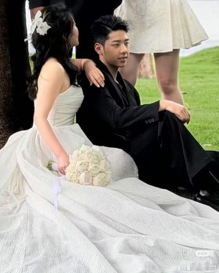 郭涛19岁儿子石头身高郭涛19岁儿子身高郭涛一家四口拍婚纱照，石头个子长高了好