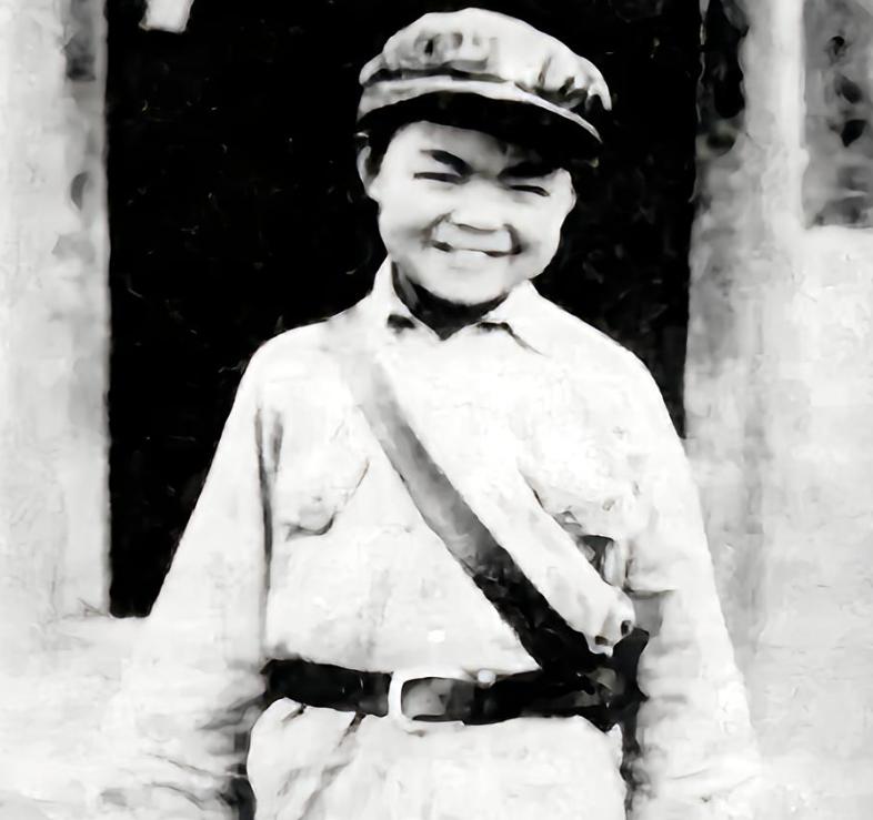 1955年，29岁的向轩被授予中校军衔，阅档首长看到他履历表上的“军龄22年”，