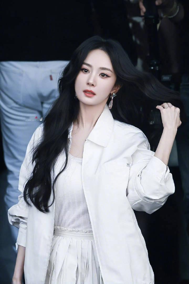 网友评价柳智敏是PradaGlobalBrandAmbassador加全球