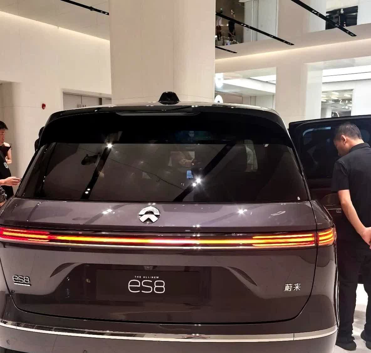 “多了个蔚来标，却少了几十万块的实在。”车主想退掉L90，却嫌ES8不够