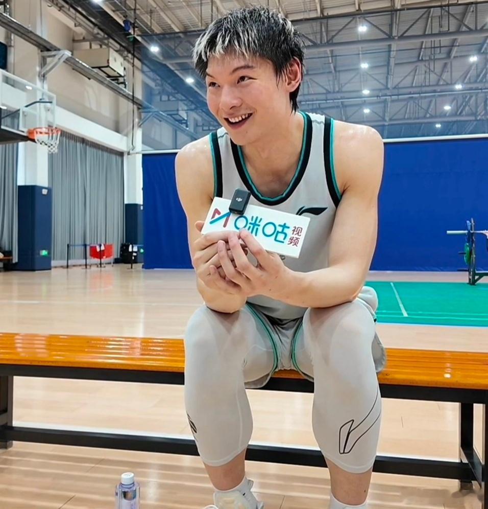 王哲林最新采访谈到张镇麟的加盟对球队的帮助“金金在辽宁队攻防两端都不可或缺，他的