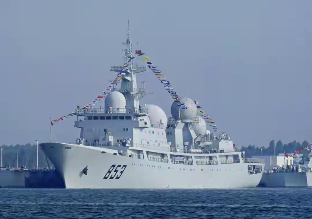 阿美：阿中，你给我站住！今天必须跟你掰扯清楚！阿中：咋了这是？火气这么大。阿