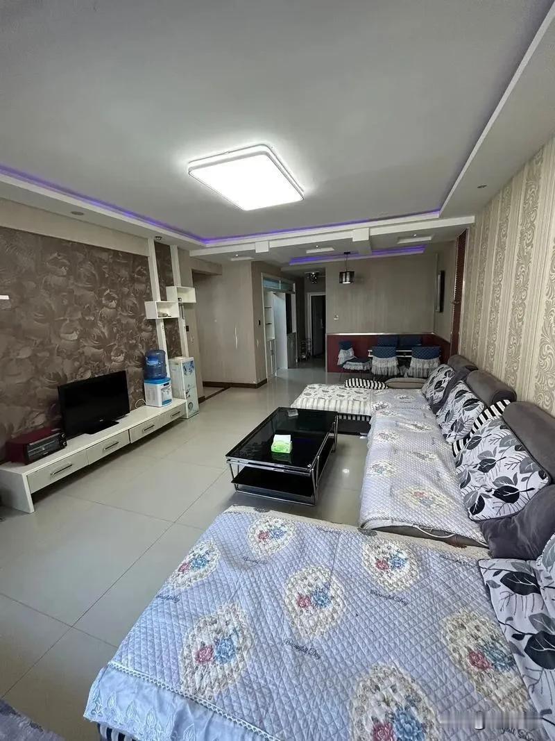 我家那套房，巅峰时期挂牌能卖170多万，算下来净赚60万，老公天天催我赶紧出手落