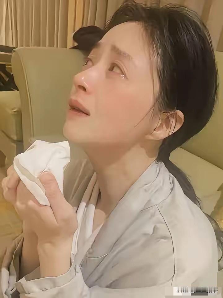 蒋欣又上热搜了，，因为吃不饱？？​11月5日，42岁的蒋欣又上热搜了，原因却