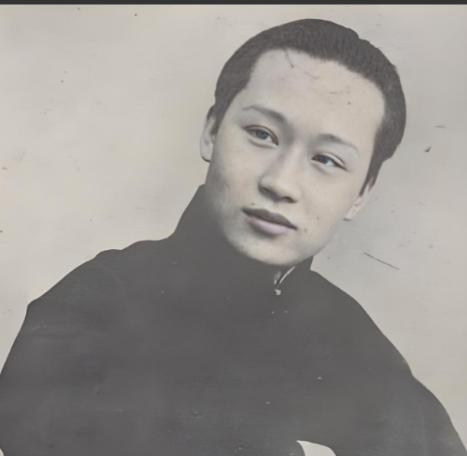 1918年，京剧大师荀慧生娶妻，入洞房后，红盖头一掀，他却吓得脸色大变，立马跳下