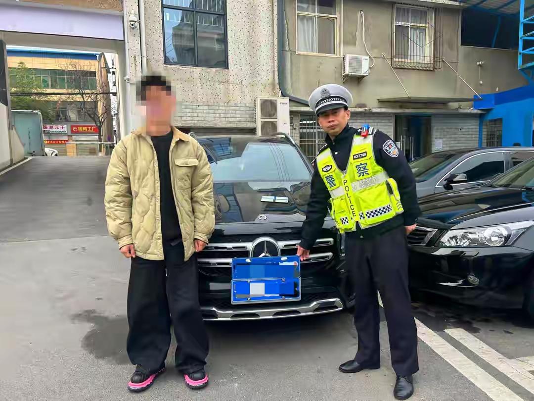 2026年大变革！奥迪都出“三蹦子”了？出厂自带雨棚合法上路核心痛点：私自加