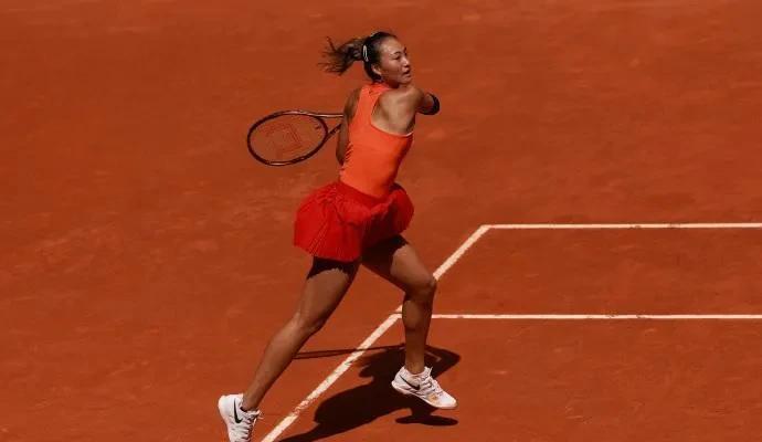 王右王左双双落败，郑钦文单骑闯关2025年WTA1000赛罗马站，中国金花王欣