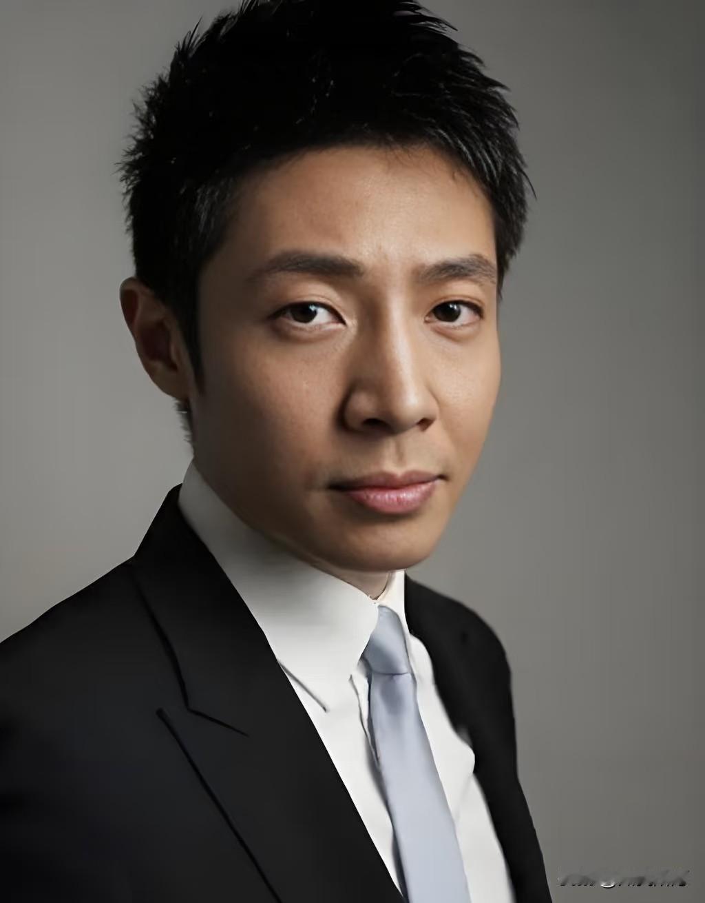 撒贝宁为什么离不了婚？你看他在舞台下干的事儿就知道了。这位在央视舞台上一本正