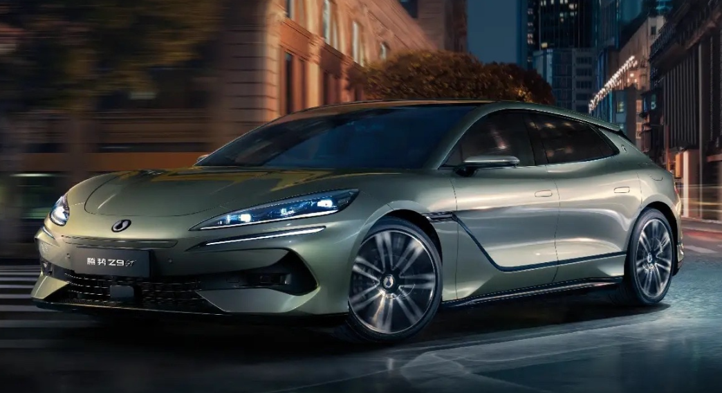 比亚迪“慢一点吧！”这样下去竞品车很难过呀！一口气申报5款纯电续航破千车型，燃油车真慌了