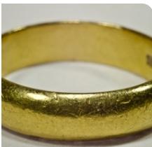 新型骗局出现了，大家千万要注意！如果路边遇上掉在地上的金手镯，大家千万别捡！重