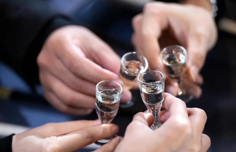 内蒙古这起喝酒致死案，顶风违纪细节曝光。由于赔偿问题没有私了成功，死者家属想多要
