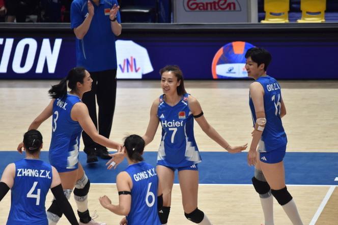 赵勇面临当年郎平同样的烦恼中国女排世联赛香港站以1胜3负的成绩收官，这成绩确