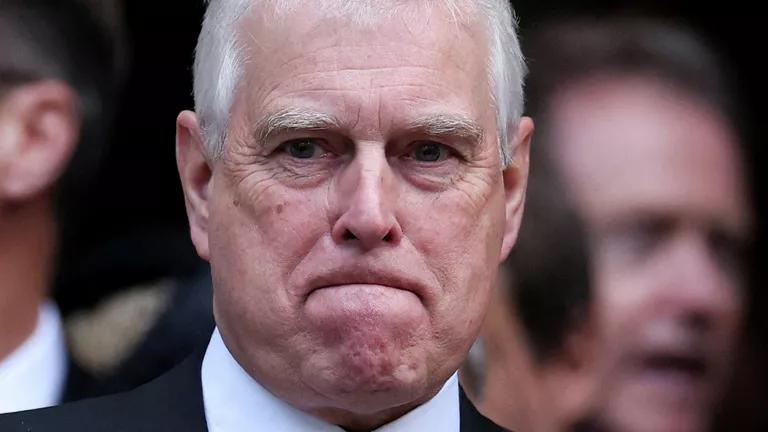 安德鲁前王子被禁止骑马：原因竟与笑容有关《太阳报》消息：安德鲁前王子遭禁骑马