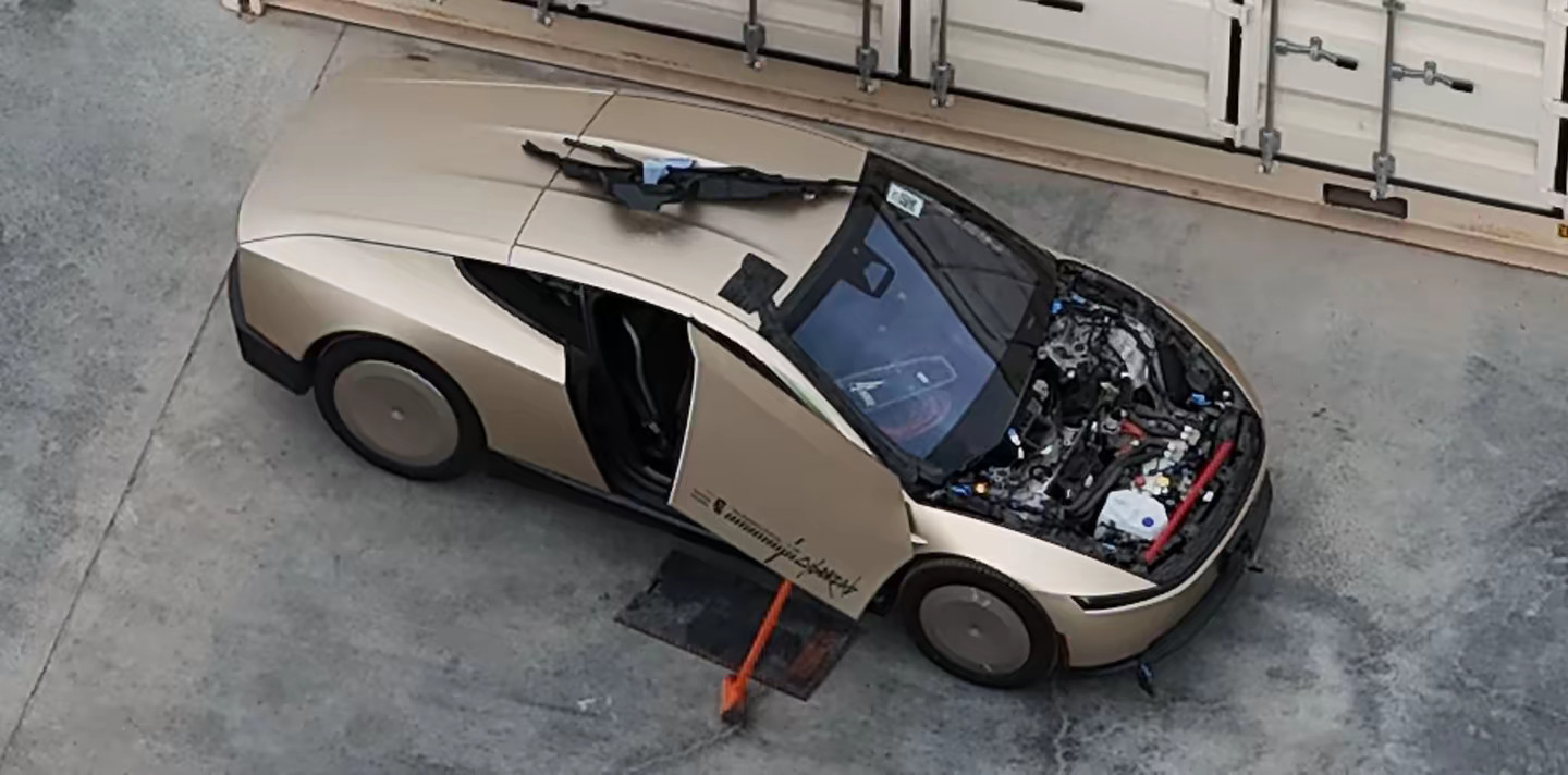 有人航拍到了特斯拉Cybercab碰撞测试车，这车最恐怖的地方：彻底抛弃传统汽车