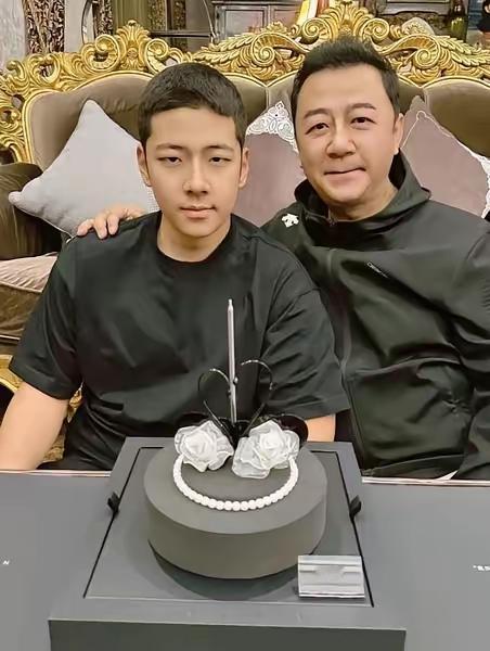说演员不好吧，什么苦呀，累呀的，却人人都想去分一杯羹，星二代们各使奇招，往