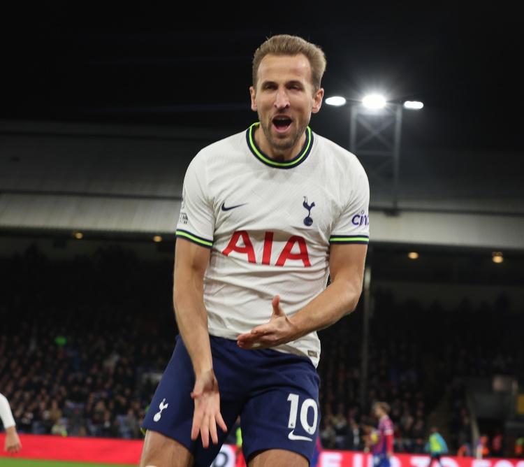 拜仁加快节奏，不追求控球率，拿球就大脚往前传成功率是低了但是后防球员基本都在位，