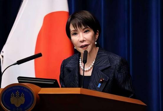 日本这回真乱套了！一场7.7级大地震，直接把高市早苗政府的遮羞布撕得粉碎。右翼散