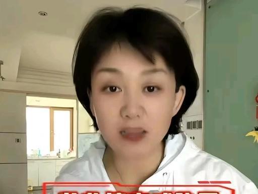 简直让人难以置信，一名女记者曝光福建漳州龙海区药水杨梅的违规乱象后，账号遭到大量