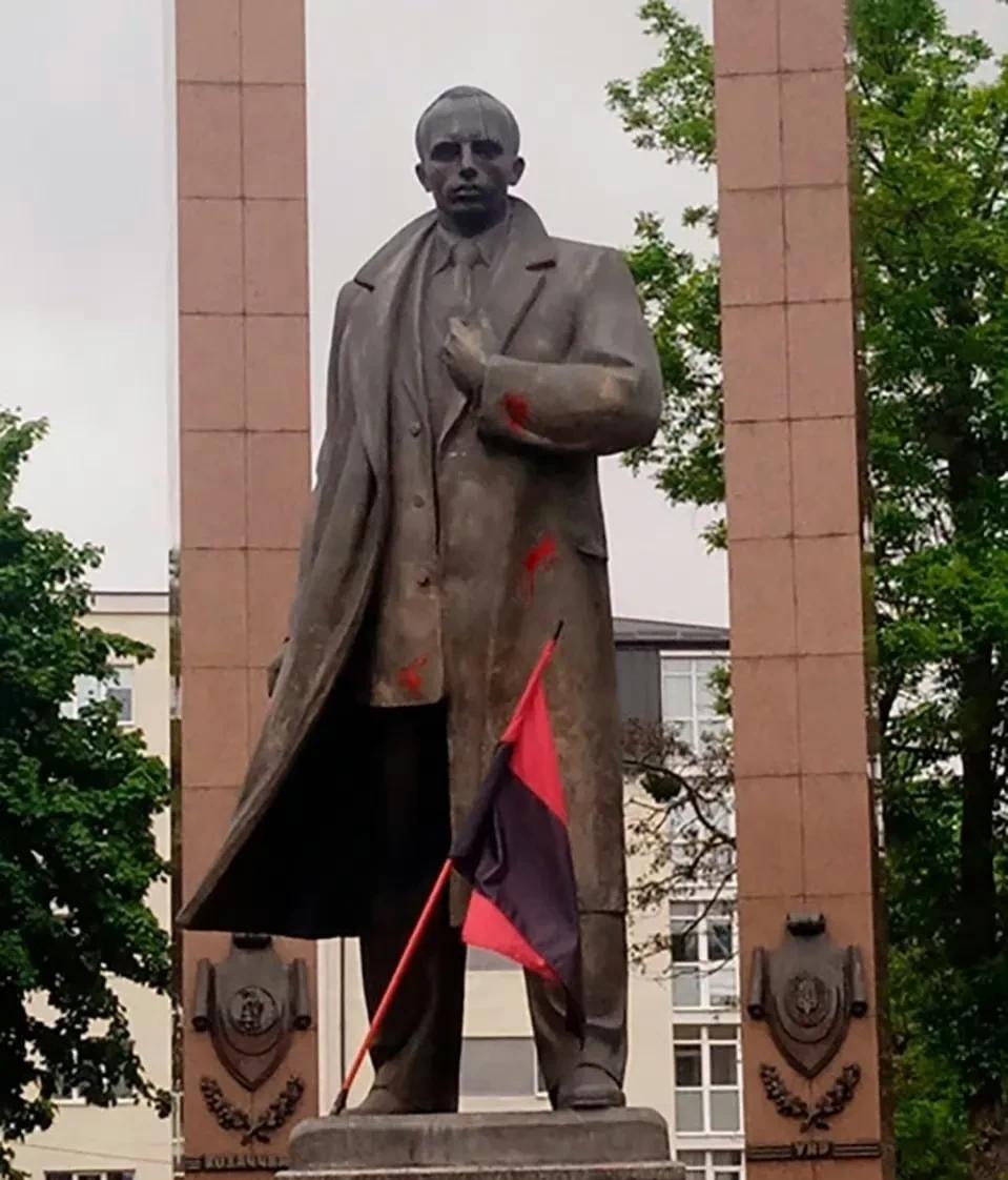 在纪念伟大卫国的战争胜利80周年前夕，乌克兰新纳粹组织大本营，位于该国西部的利