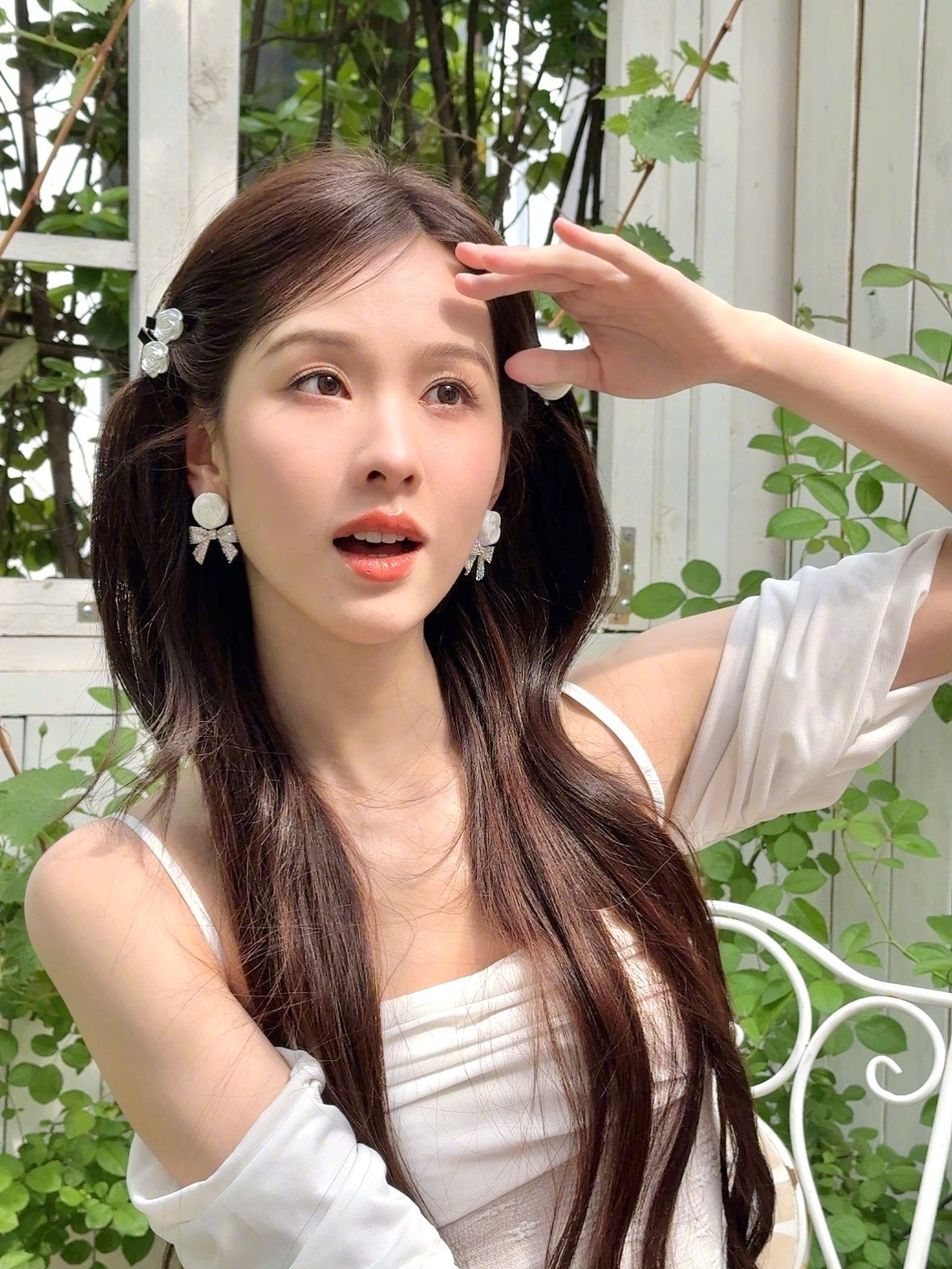 陈都灵年初看到翘楚的故事陈都灵年初接触翘楚深夜读着铃铛来信的你，是否知道自己的