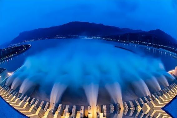一位曾参加三峡大坝修建的工程师说道，大部分人都不知道，曾在大坝修建之前，我国清华
