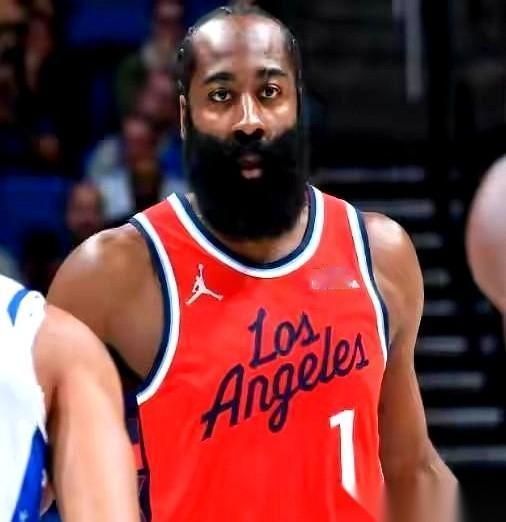 我今天算是开了眼了。一支球队，战绩烂成一锅粥，6胜16负，西部垫底。结果你猜