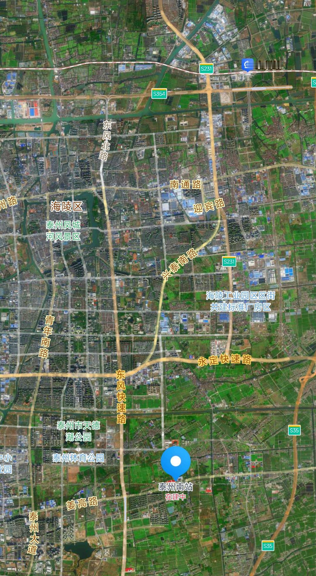 现如今泰州南高铁站建设跑出加速度。从图上看泰州南站的地理位置很好，居住在高港区、
