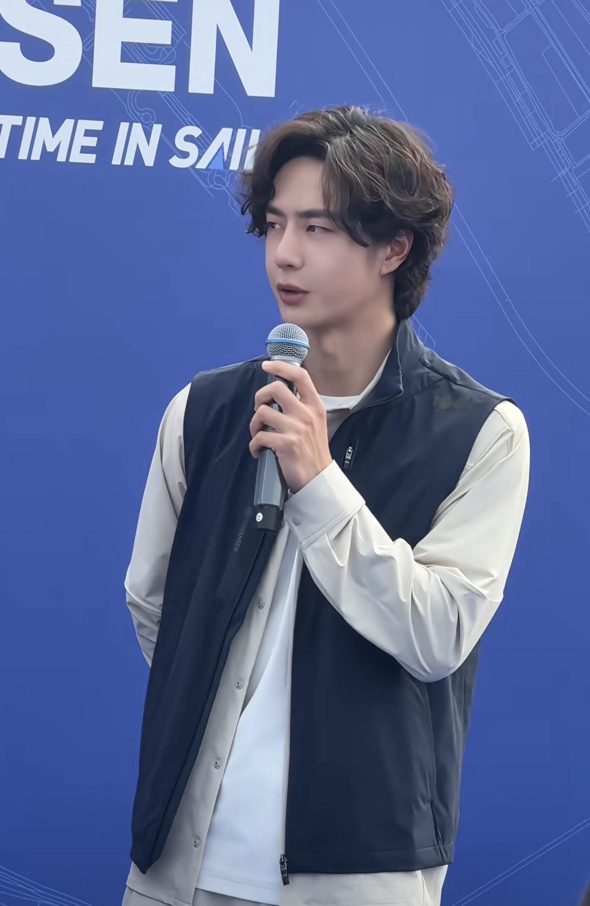 王一博是胖了？还是他这个发型显胖？以前看他演的陈情令觉得他的肖战好搭都好帅，两个