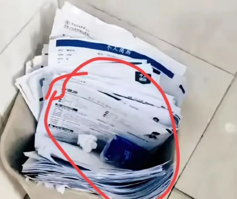 戳心啊！戳心啊！在网上看到，一个大学生去人才招聘会找工作。他无意中发现一个惊天黑