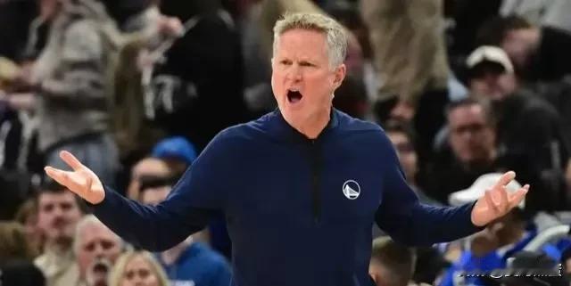 勇士连续两场被逆转，库里是最大的“罪人”。打雄鹿，最后两个致命失误。打步